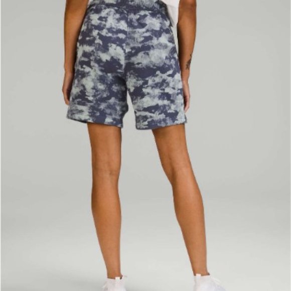 Lululemon - Loungeful High-Rise Short 7’’ - Size 4 - BNWT - Picture 5 of 11